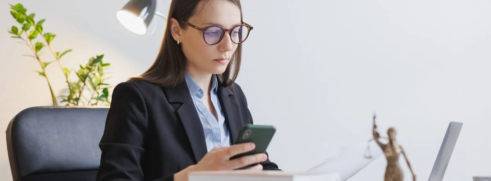 Aide Juridictionnelle : Combien Gagne un Avocat en 2025 ?