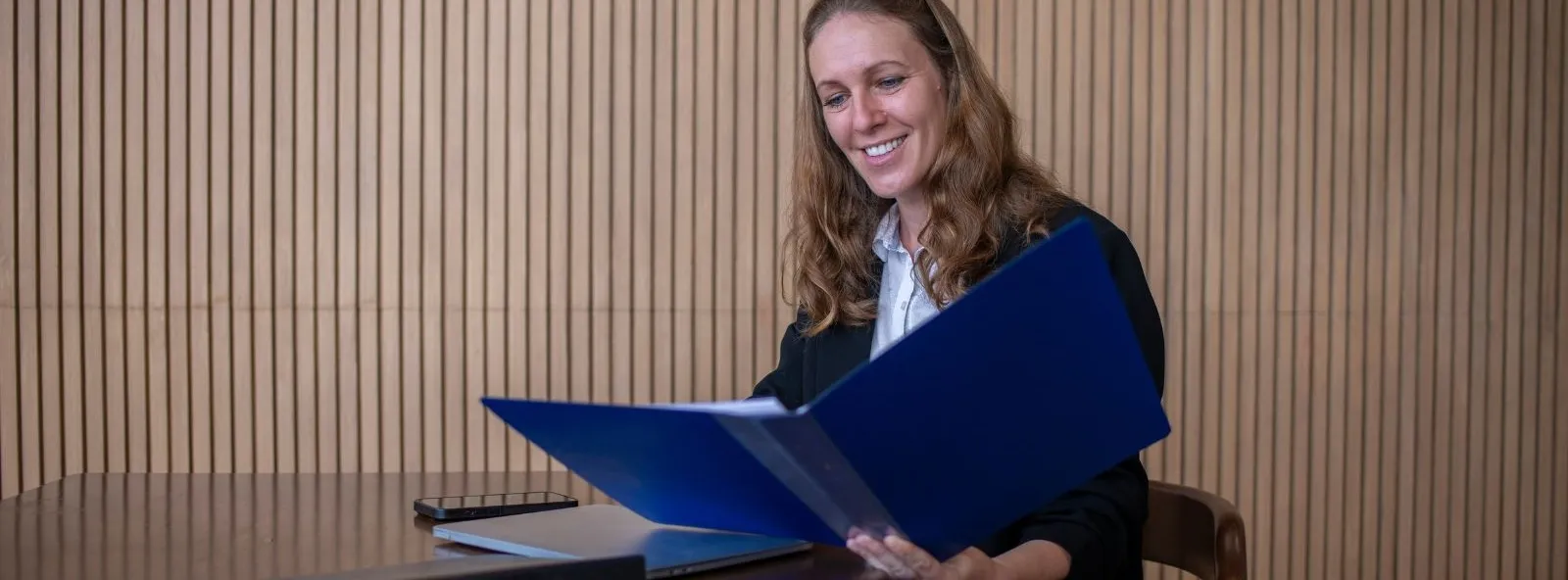 Comment Avoir un Avocat Gratuit : Solutions Légales 2025