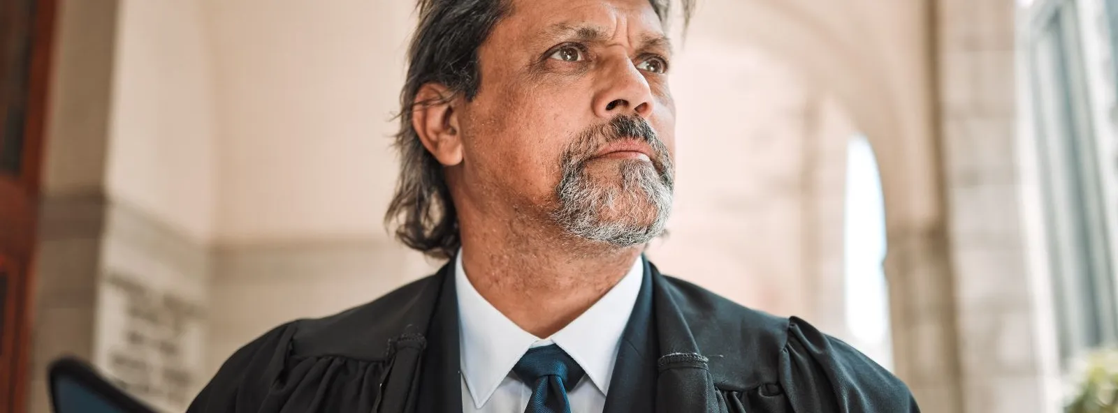 Comment Choisir un Avocat : 5 Critères Essentiels 2025