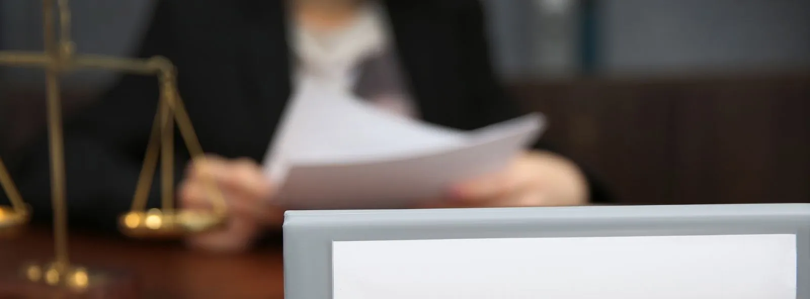 Avocat Silencieux ? Voici Comment Suivre l’Avancement de Votre Dossier