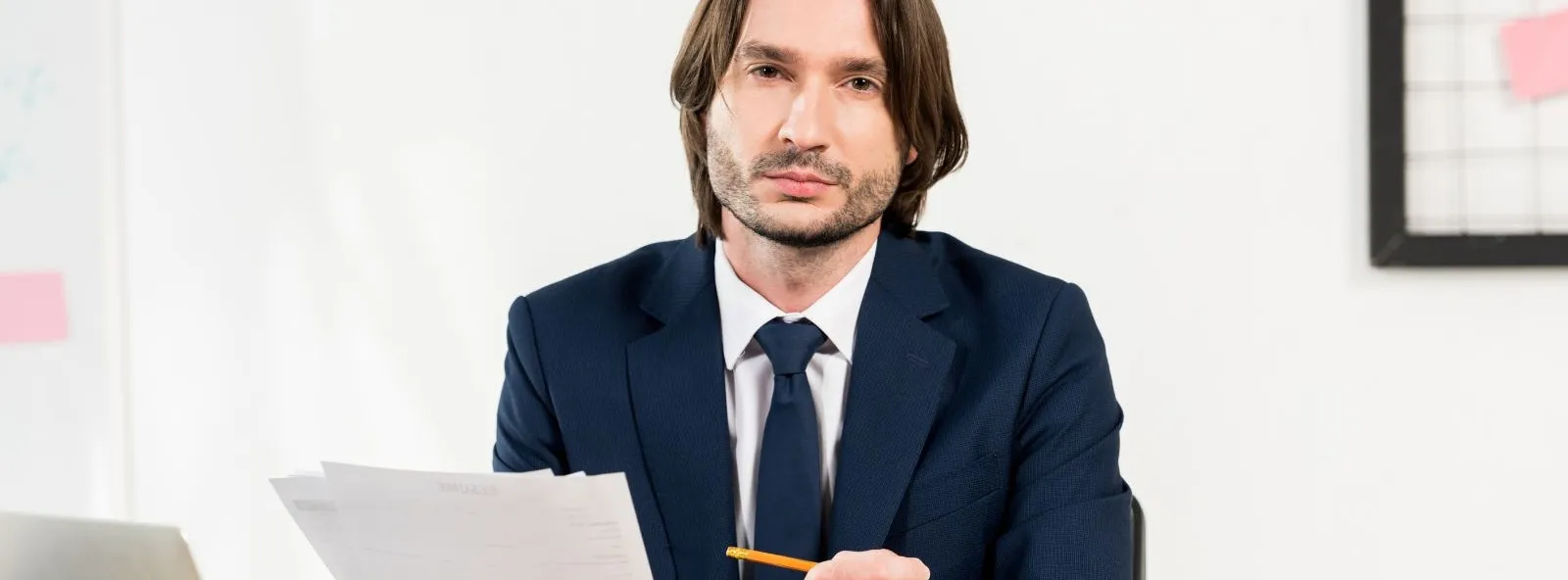 Comment Trouver un Avocat Compétent : Guide Complet 2025