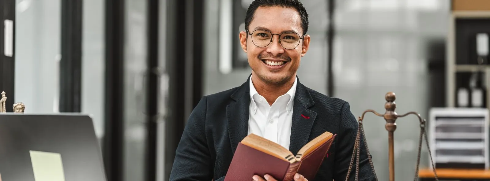 Avocat Métier : Formation, CAPA et Perspectives de Carrière