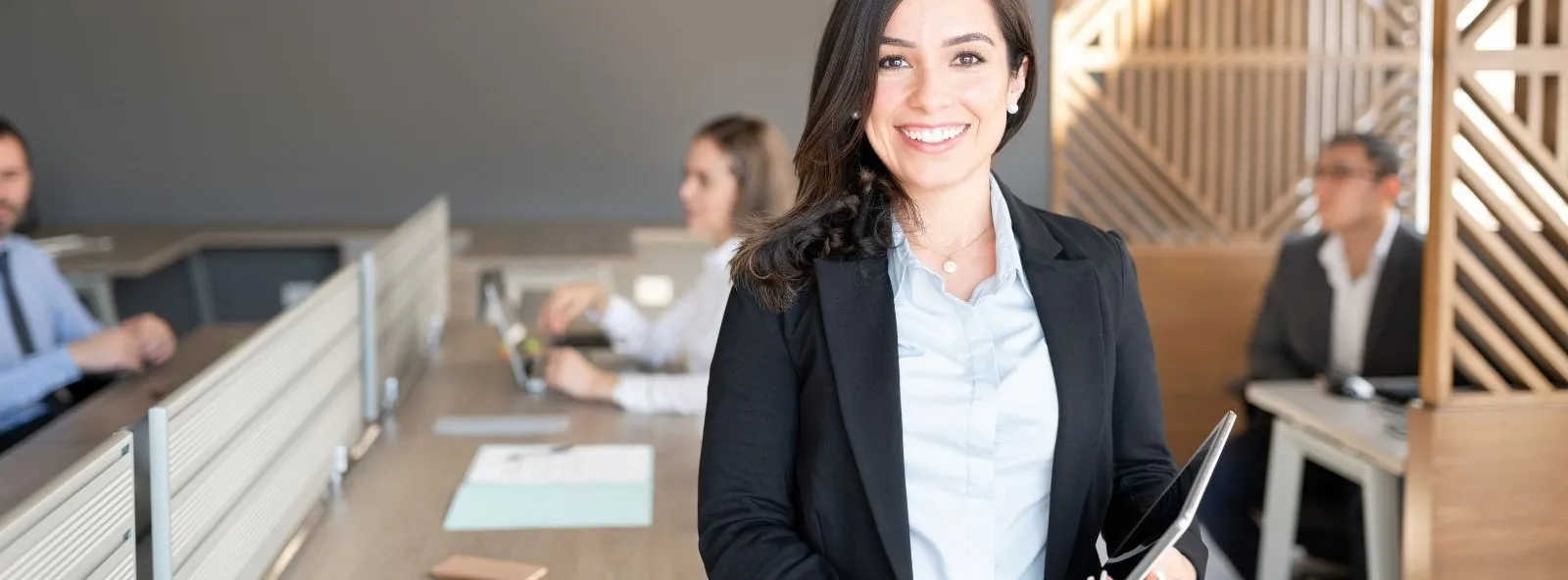 Quel Cadeau pour Remercier un Avocat ? Guide Légal 2025